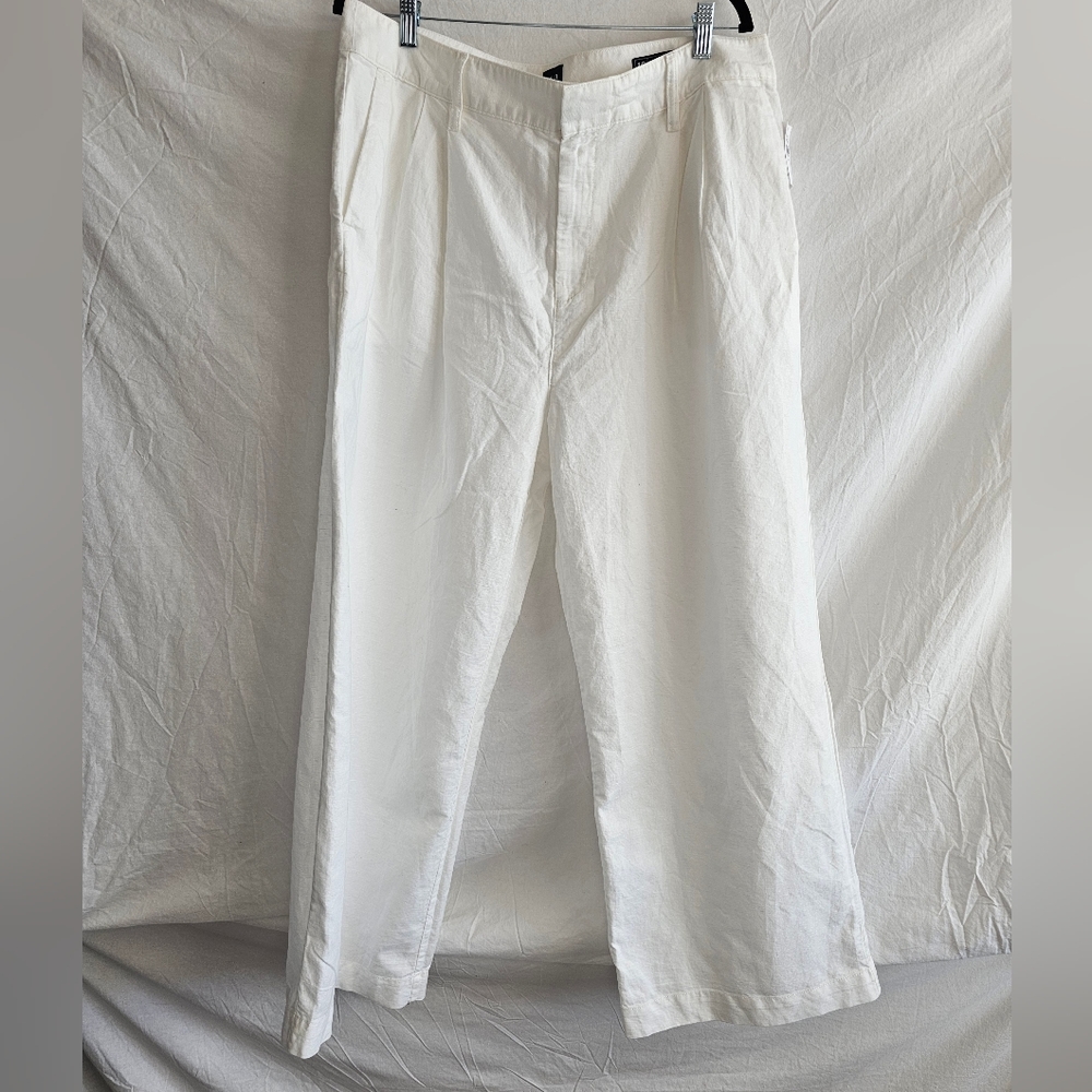 NWOT Women's White GAP High Rise Pants Size 18